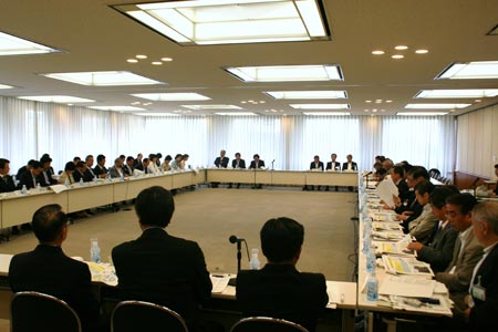 東京都庁幹部より国への予算要望などを聴取